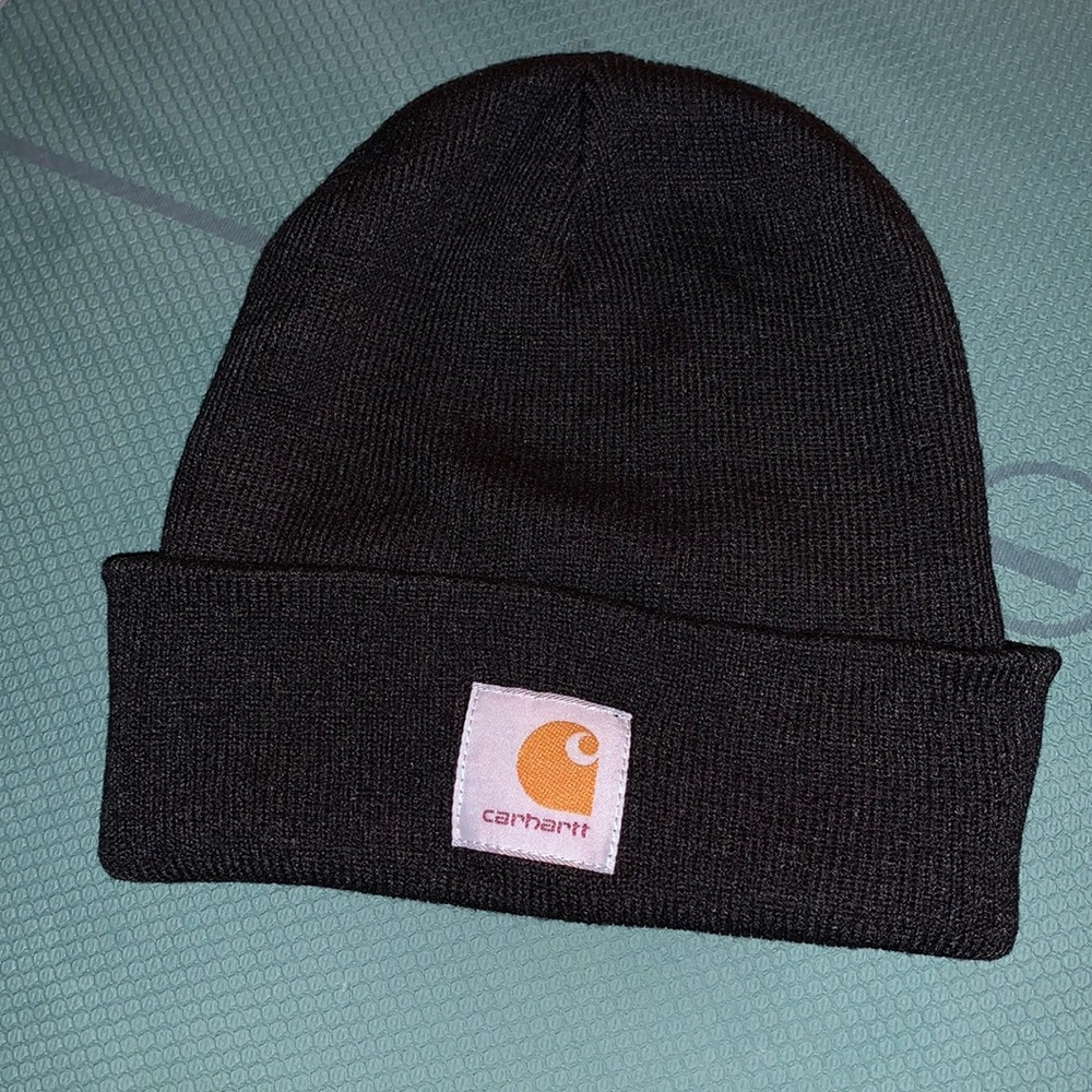 Black carhartt beanie